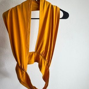 DEEP CUT YELLO CROP TOP ☀️
